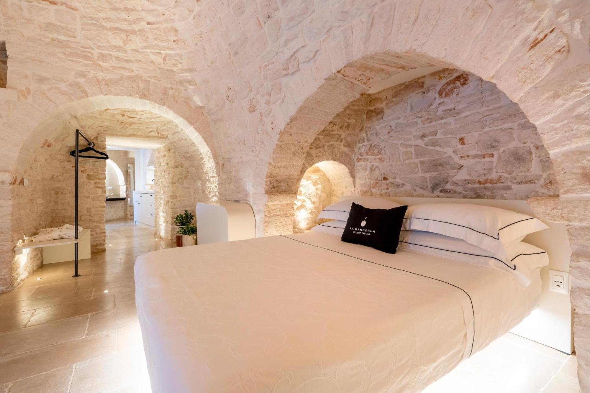 La Mandorla Luxury Trullo Bed and Breakfast Alberobello Buitenkant foto