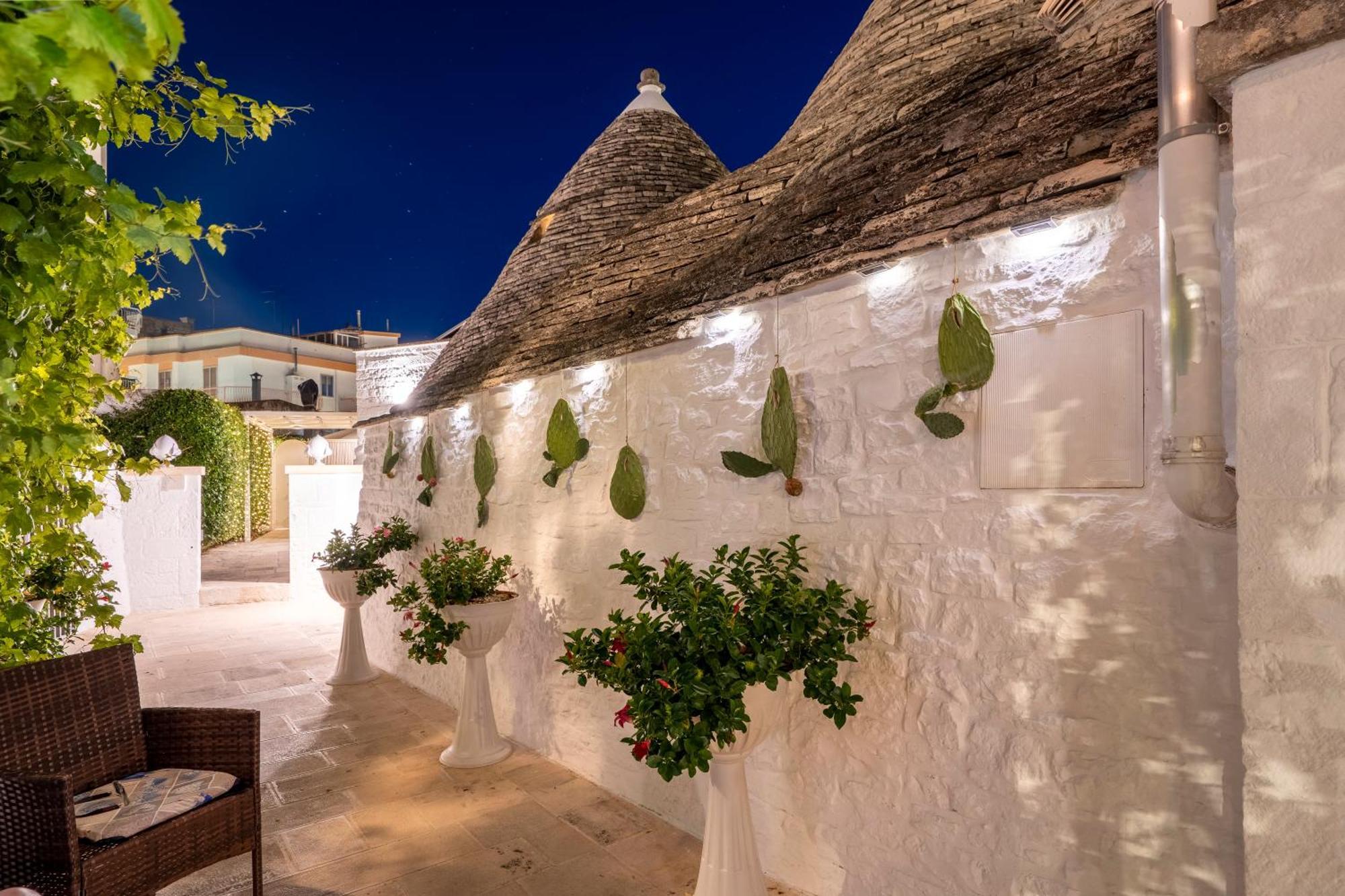 La Mandorla Luxury Trullo Bed and Breakfast Alberobello Buitenkant foto